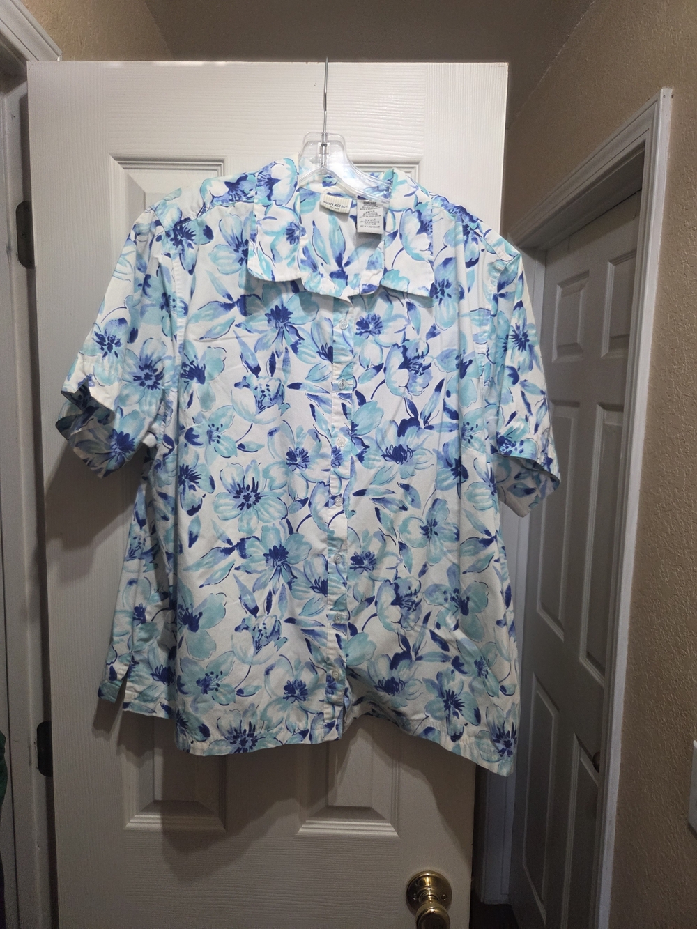 White Stag Blue Floral Short-Sleeve Button-Down Shirt